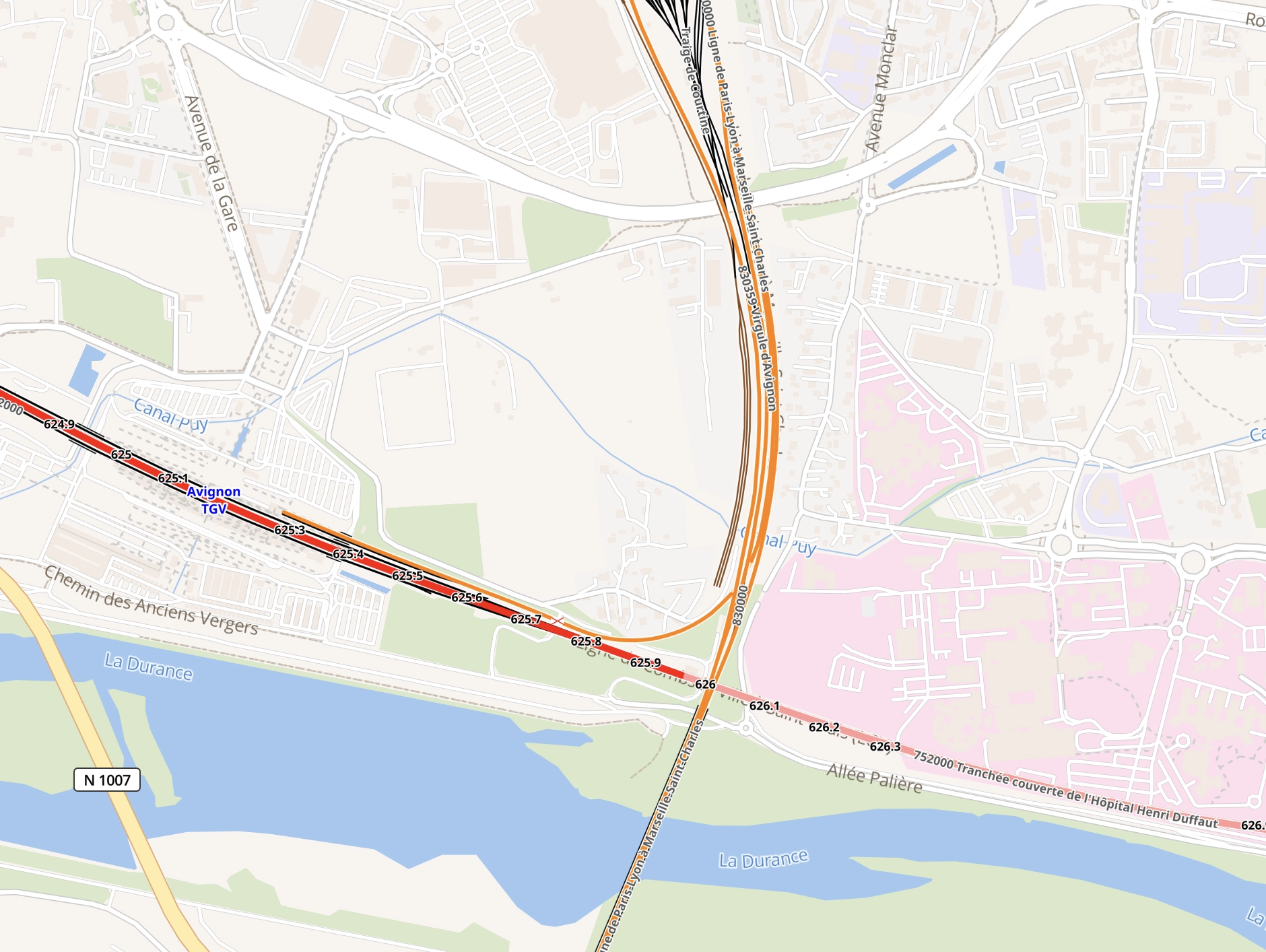 connecting track between LGV passing horizontally through Avignon, and the conventional line going to Avignon Centre vertically