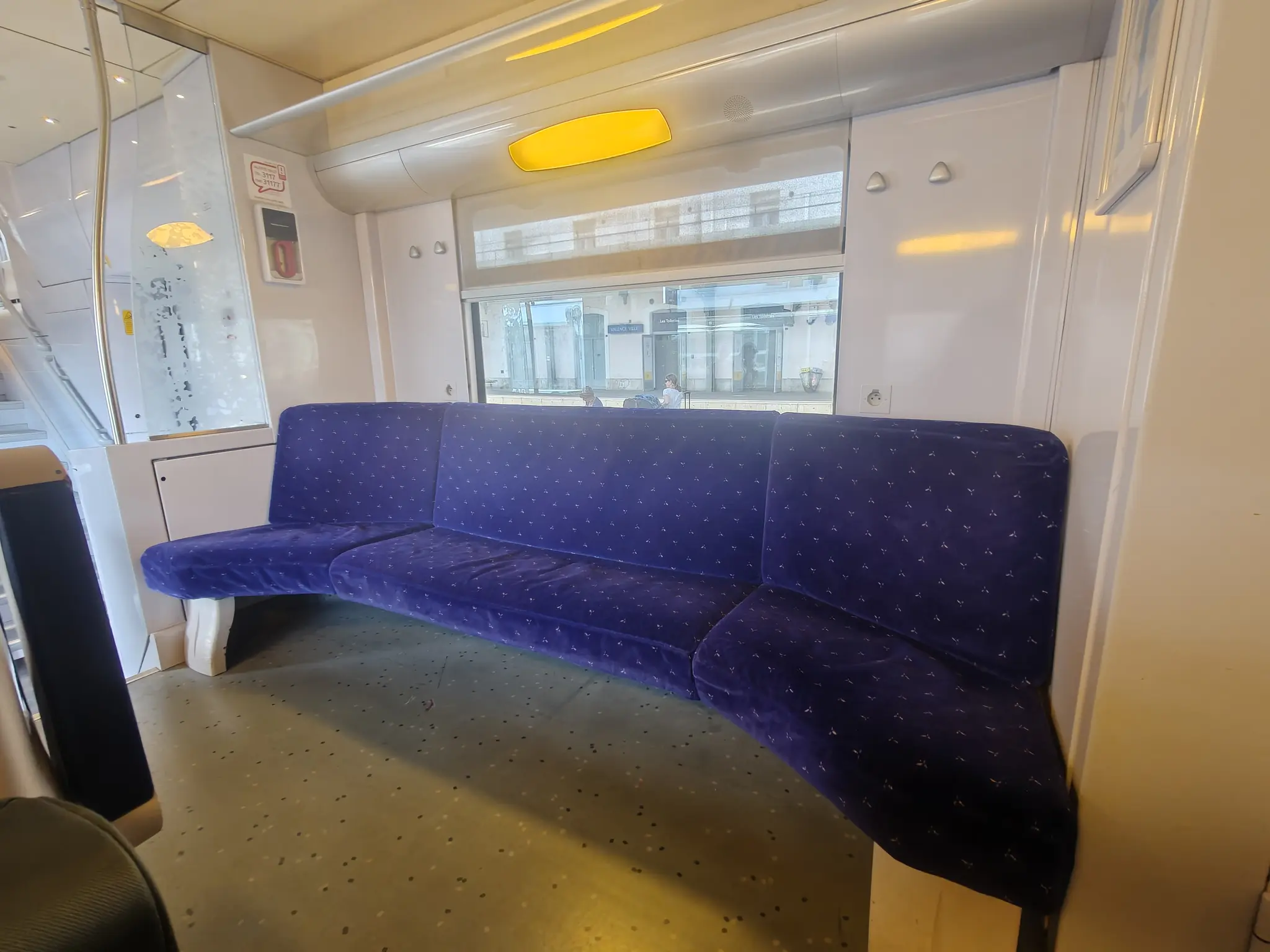 large couch in a french TER