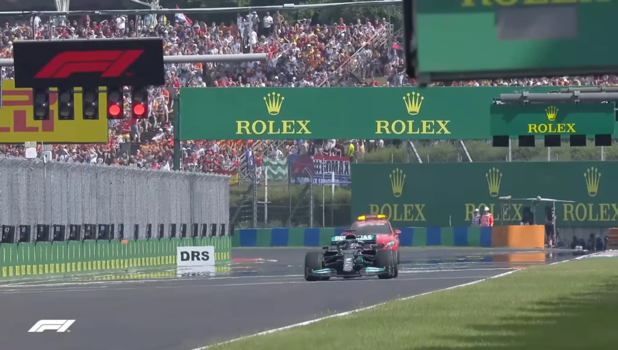 Hungary GP 2021, Lewis Hamilton taking the race restart completely alone, while everyone else was in the pits changing tyres