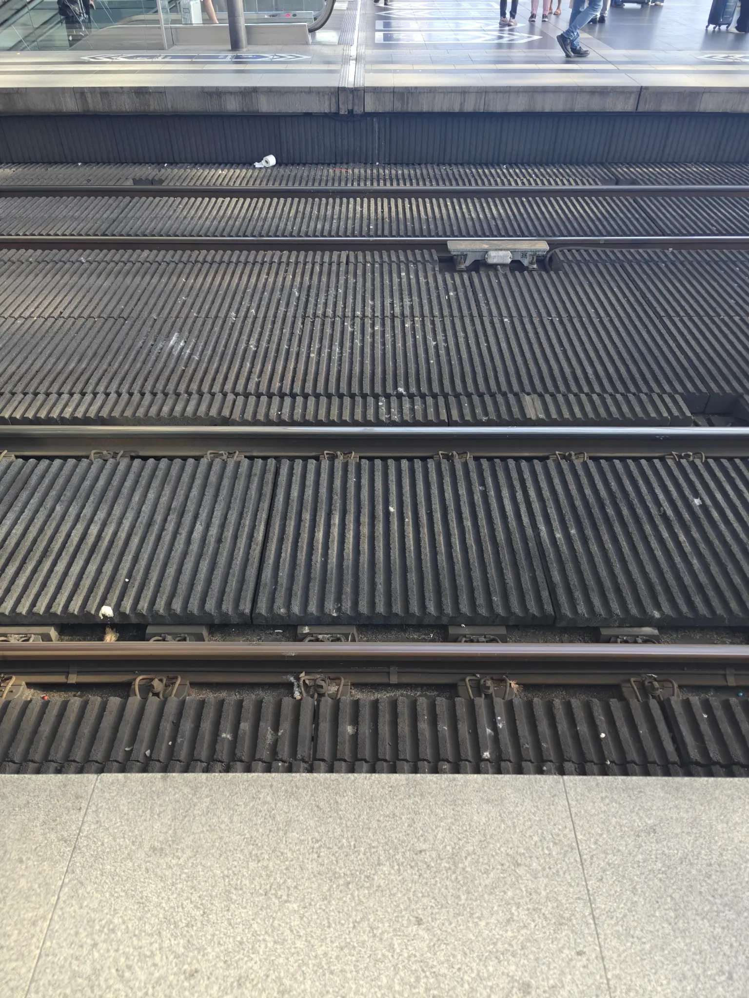 corrugated concrete surface on the floor of the track at Berlin Hbf